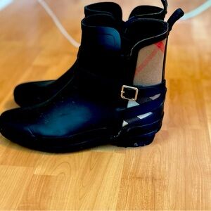 ORIGINAL BURBERRY - NEW W/O Box Women's Riddlestone Wrap Rain Booties. Size 38